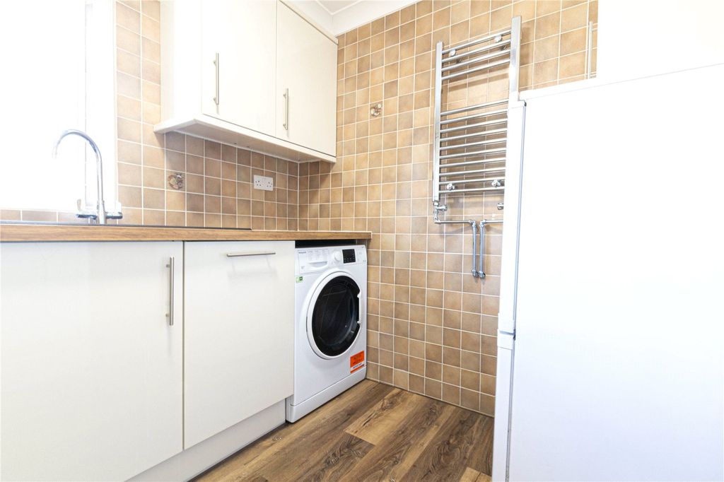 Property photo 3 of 17 Kitchen