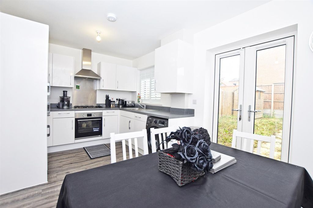 Property photo 3 of 12 Kitchen/Breakfast Room