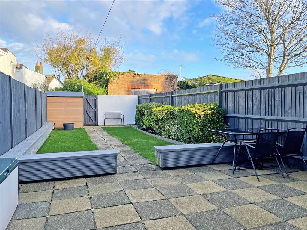 Property photo 2 of 15 Gdn1A.Jpg