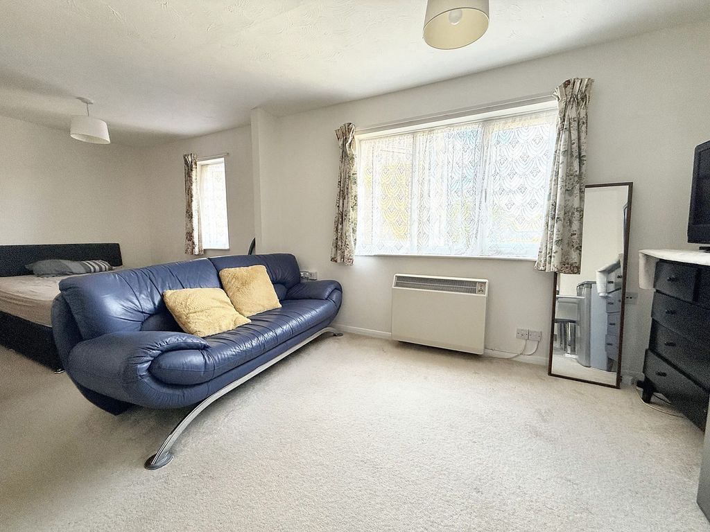 Property photo 3 of 11