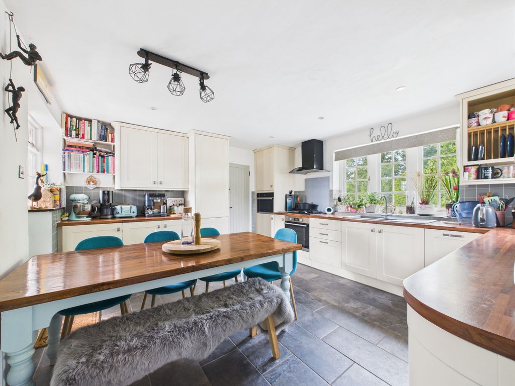 Property photo 3 of 16 Kitchen 2