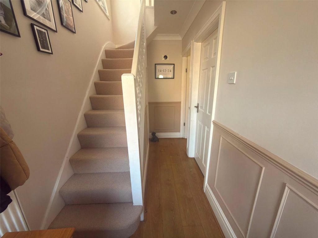 Property photo 2 of 17 Picture No. 12