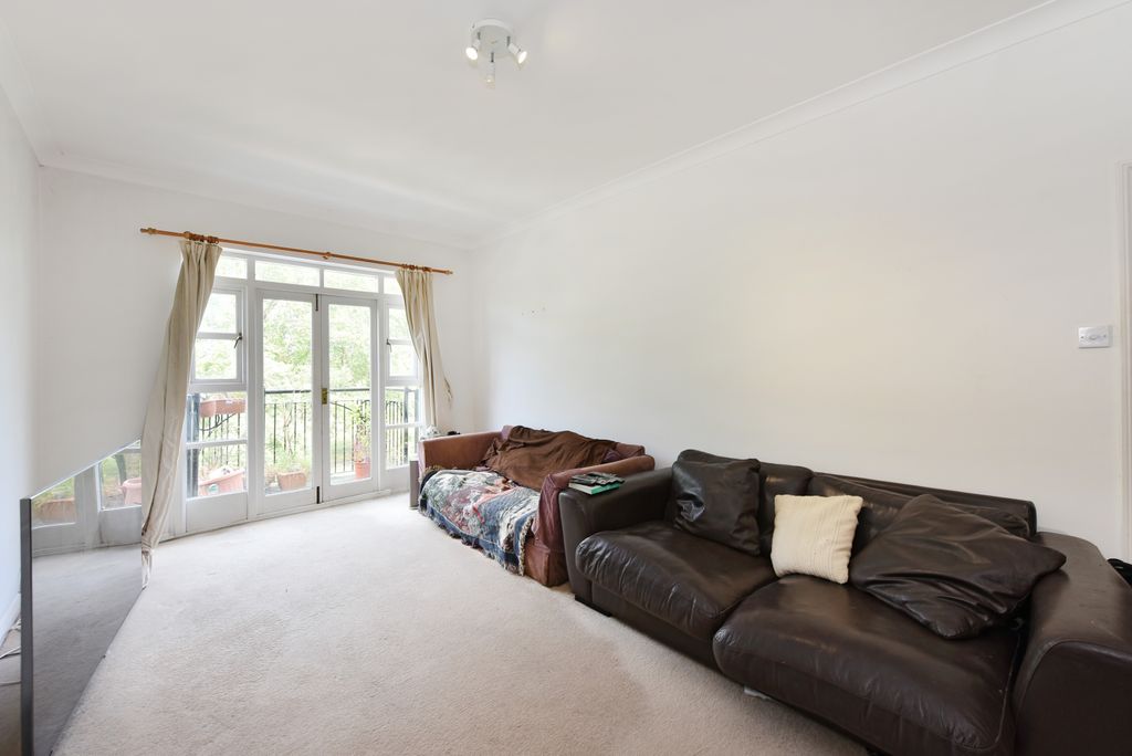 Property photo 3 of 11 Flat 50 Empire Wharf (2)