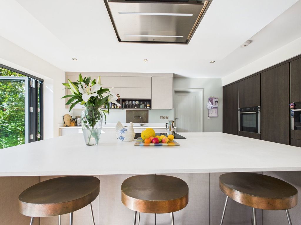 Property photo 3 of 36