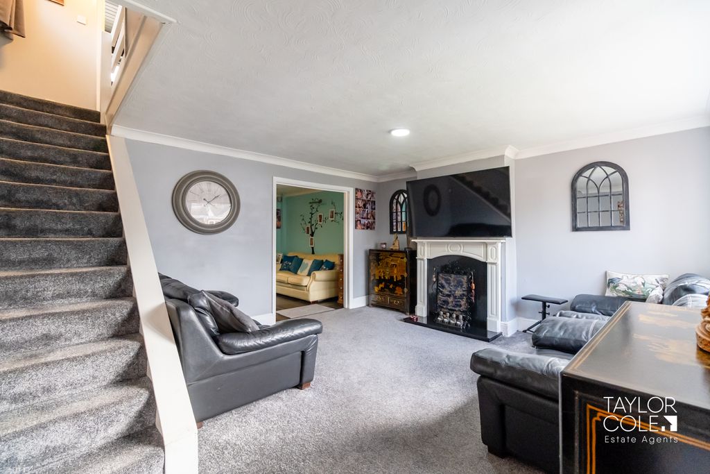 Property photo 3 of 32