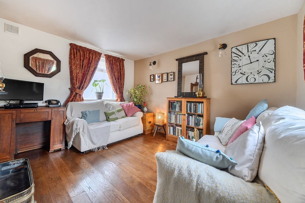 Property photo 3 of 23