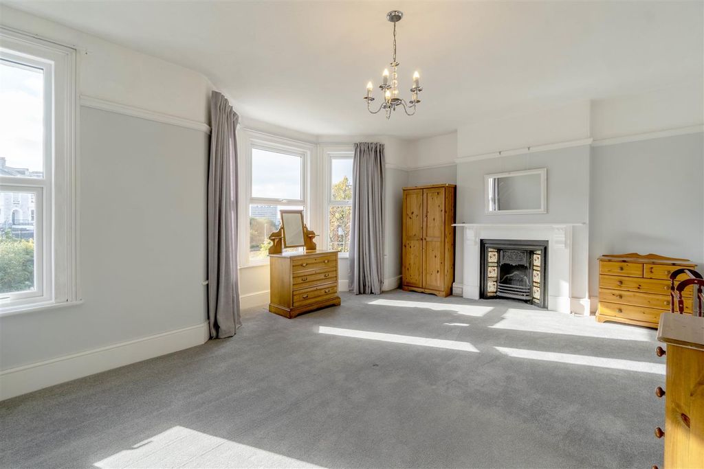 Property photo 3 of 10 Master Bedroom.Jpg