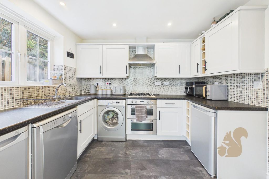 Property photo 3 of 19 Kitchen