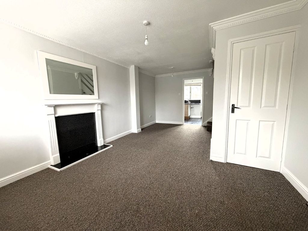 Property photo 3 of 30 Lounge