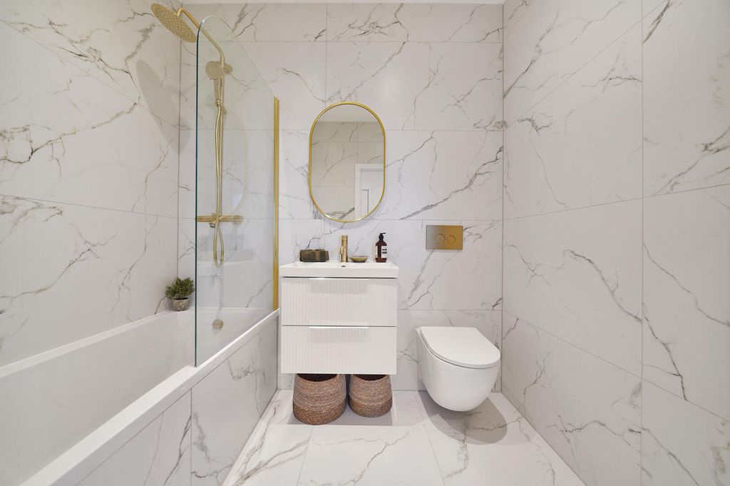Property photo 3 of 8 Bathroom