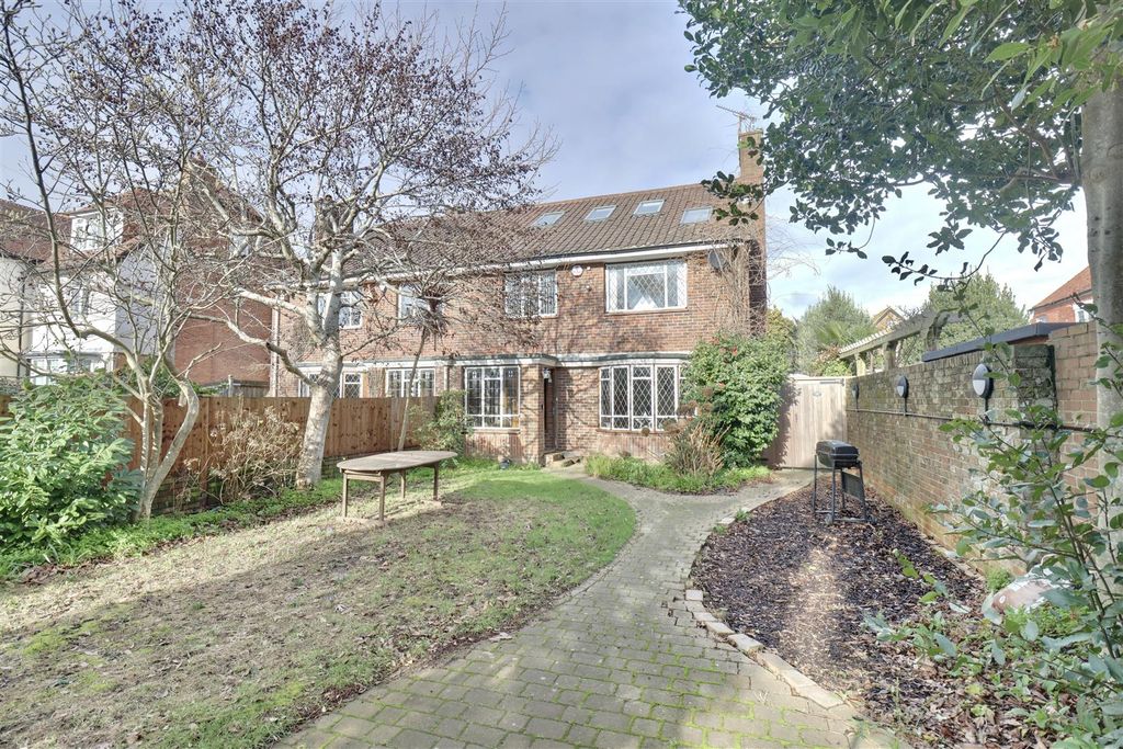 Property photo 1 of 32 5C61A9Ed-70Df-47F0-A405-A9Fe3E98B77F_1_201_A.Jpeg