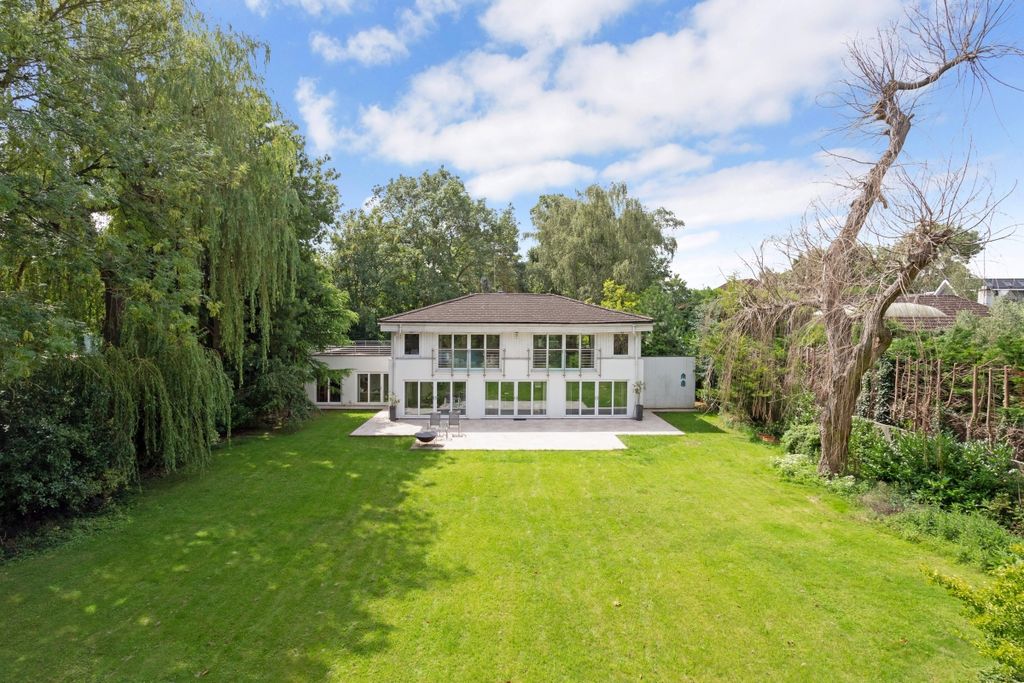 Property photo 1 of 32