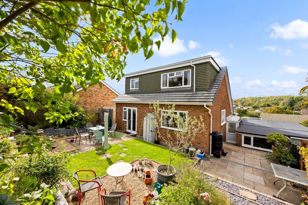 Property photo 2 of 24 Broad Rigg Avenue, 37_021.Jpg