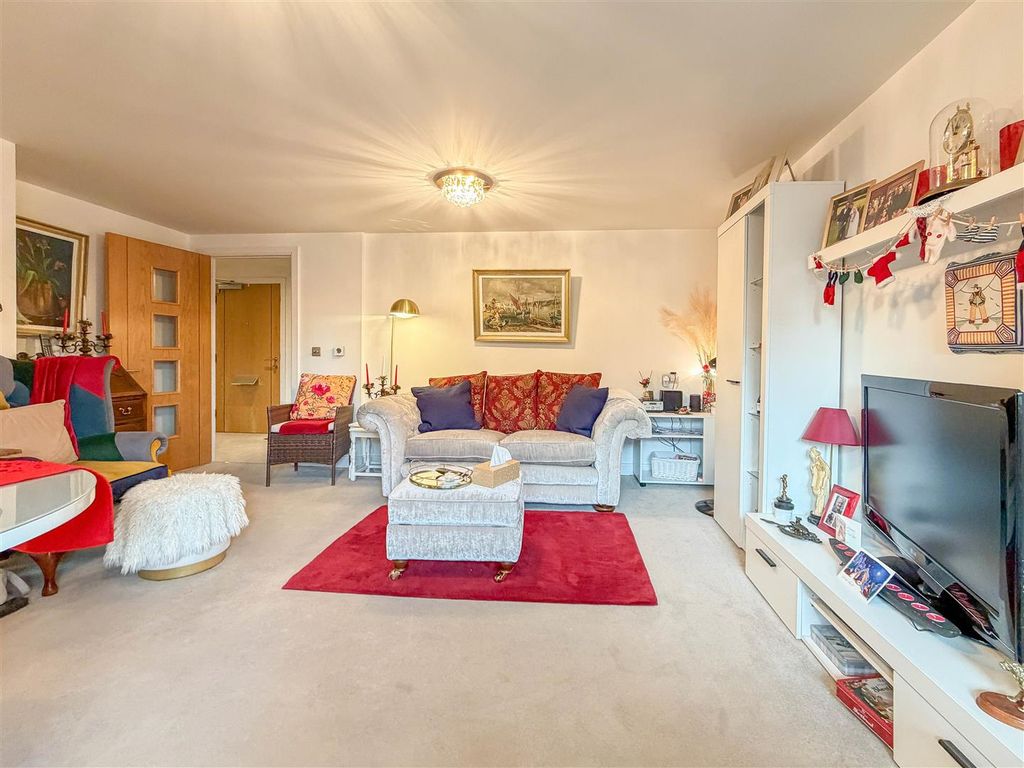 Additional image 7 of 2 bed flat for salePegs Lane, Hertford SG13