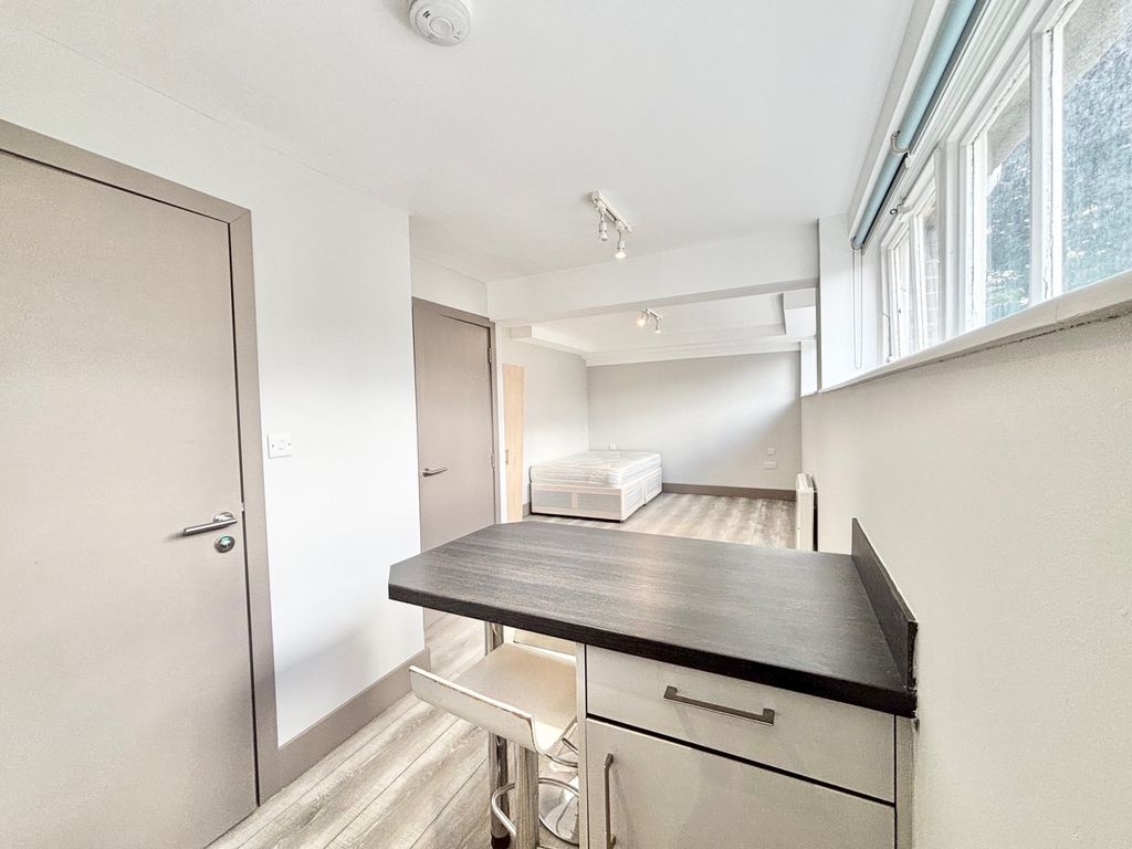 Property photo 3 of 8 Gallery