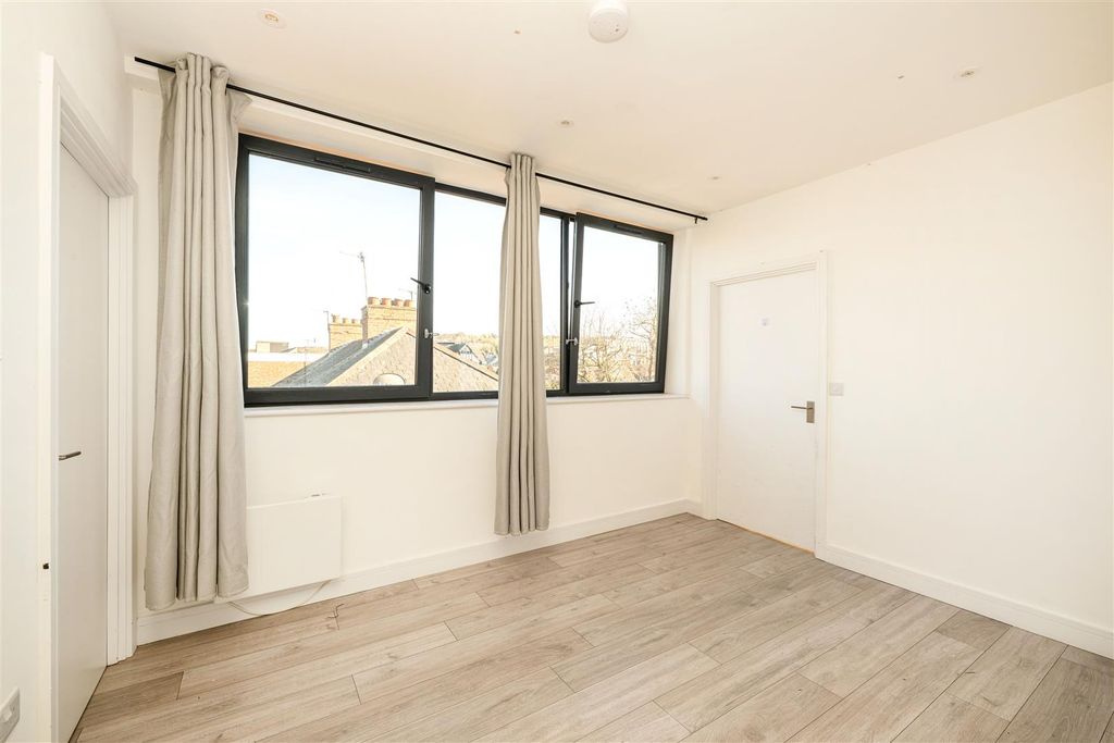 Property photo 3 of 7 Reception Area