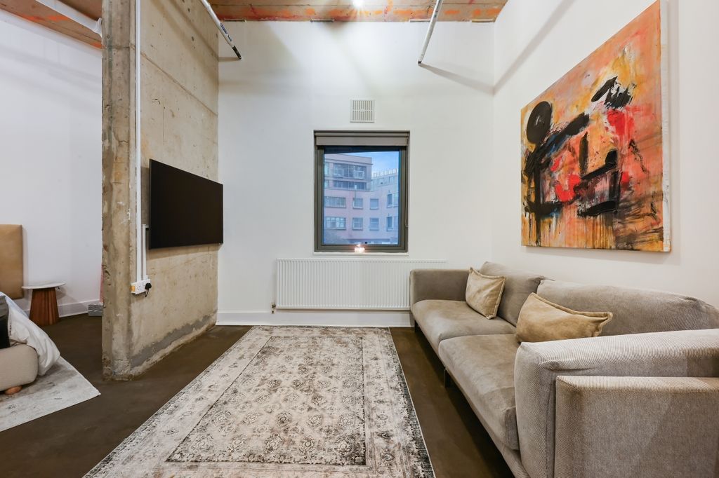 Property photo 3 of 10 Living Area