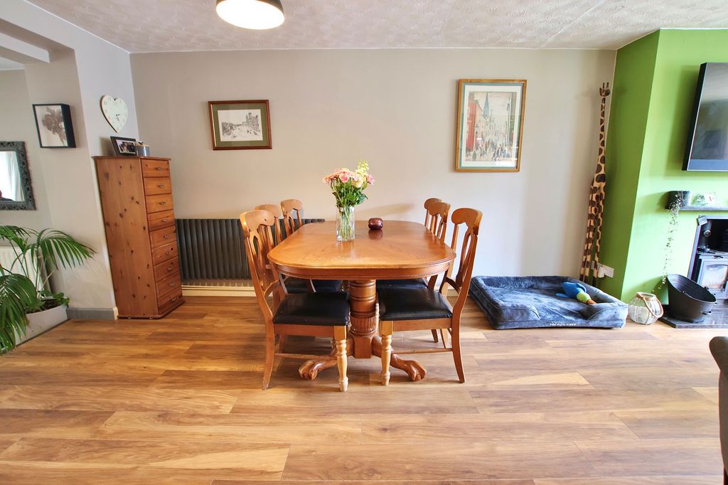 Property photo 3 of 25