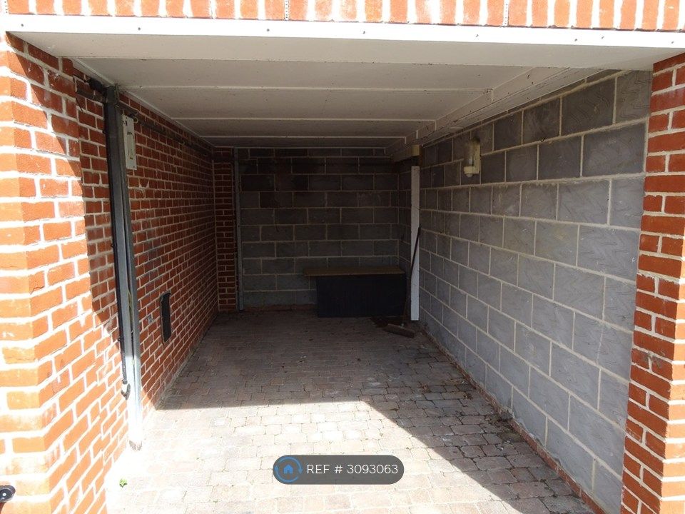 Property photo 3 of 7 Car Port