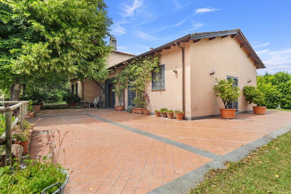 Property photo 1 of 40