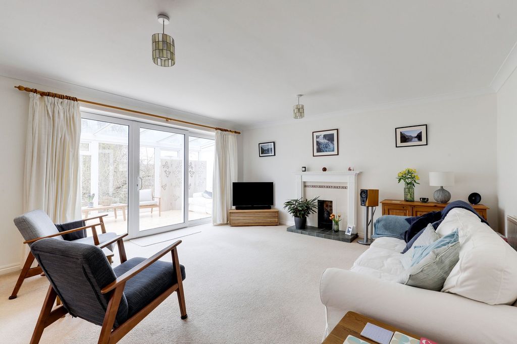 Property photo 2 of 36