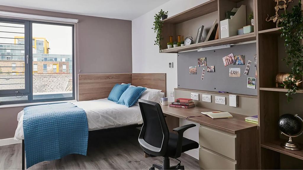 Property photo 2 of 40