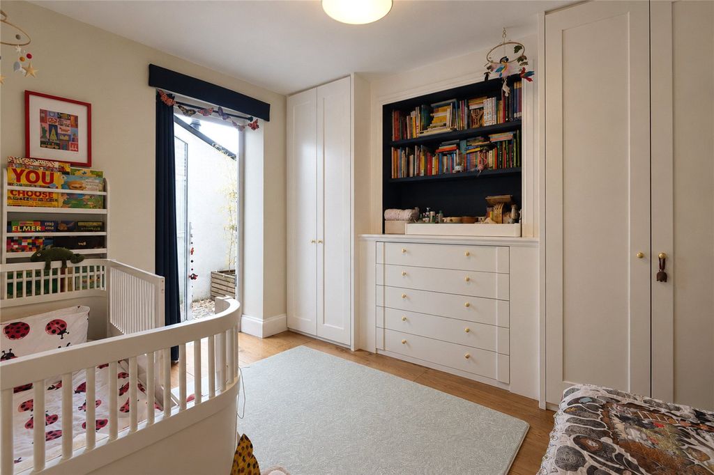 Property photo 3 of 18 Bedroom