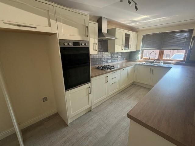Property photo 2 of 12 Kitchen 1.Jpg