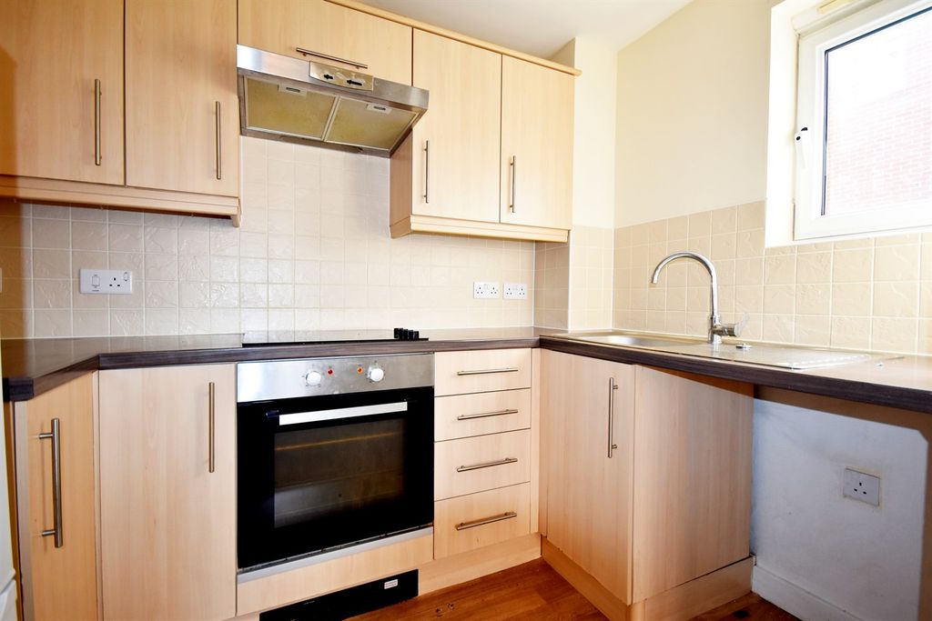 Property photo 3 of 7 Kitchen