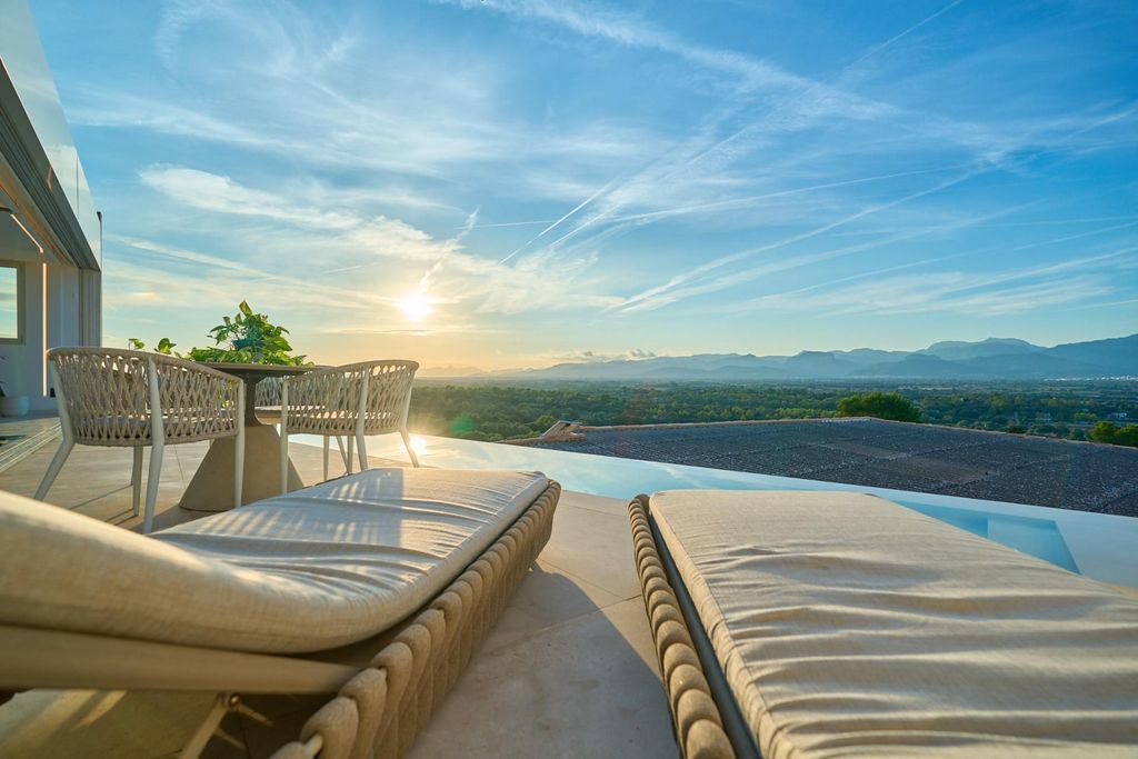 Property photo 2 of 51