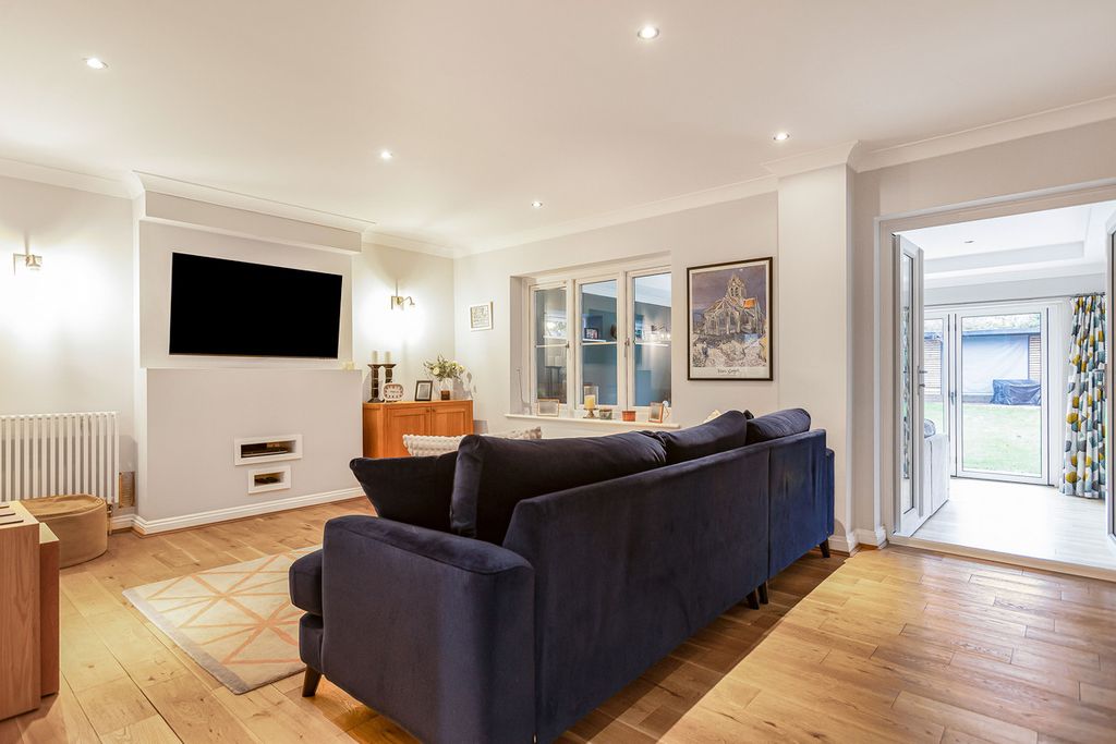 Property photo 2 of 28