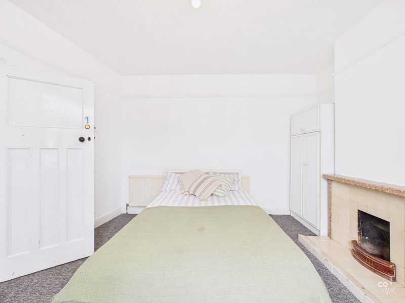 Property photo 2 of 9 Bedroom