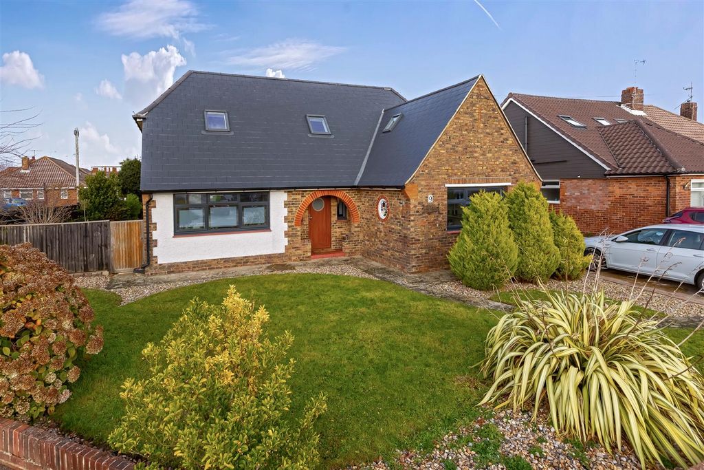 Property photo 1 of 22 Castle Road__16.Jpg