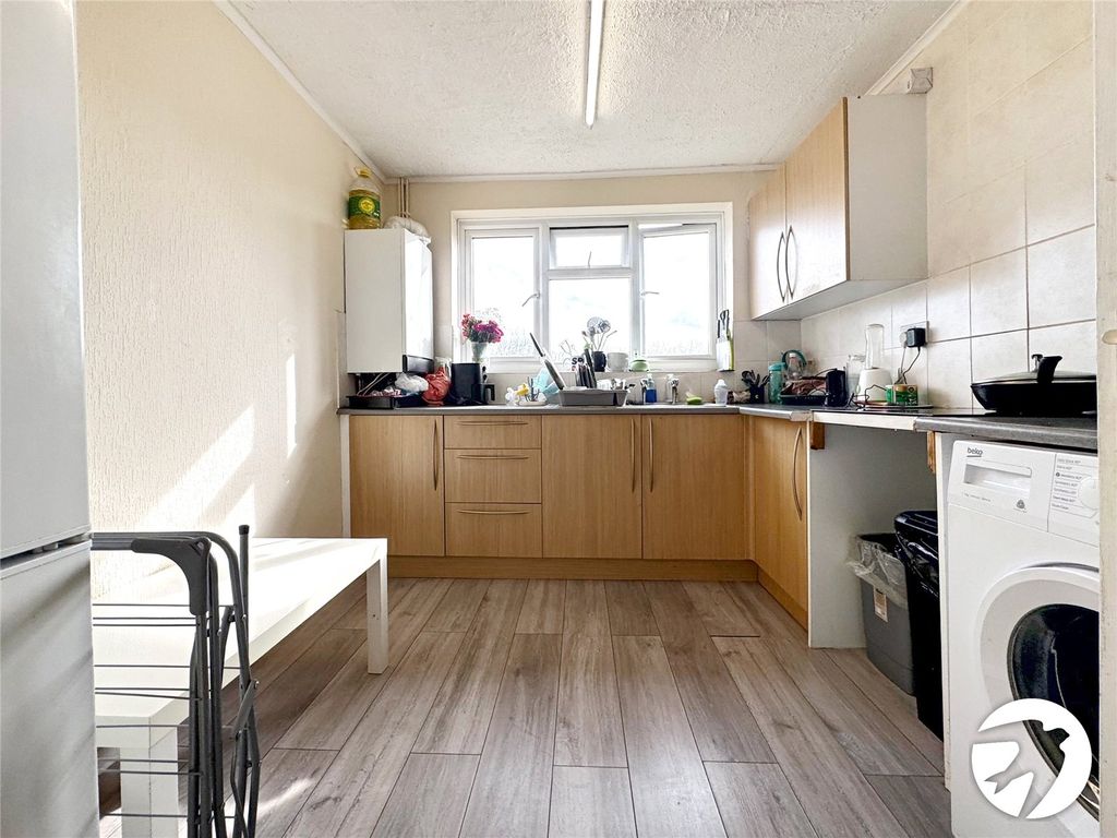 Property photo 3 of 8 Picture 3