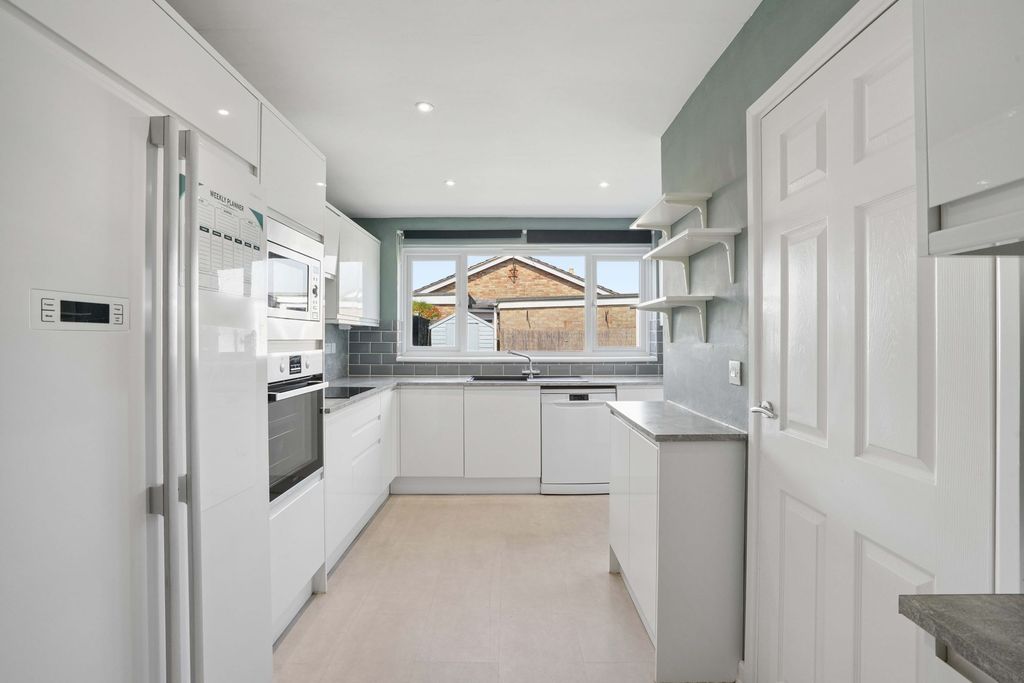 Property photo 3 of 22 Kitchen