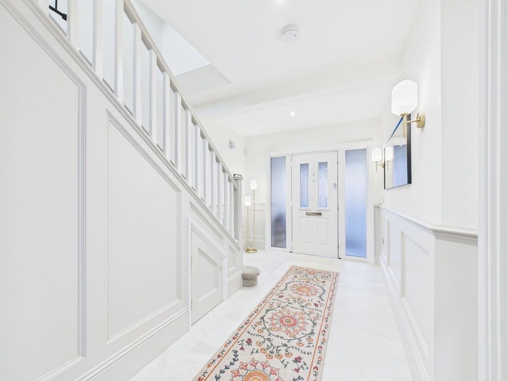 Property photo 2 of 34