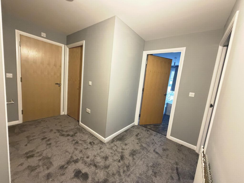 Property photo 2 of 10 Hallway