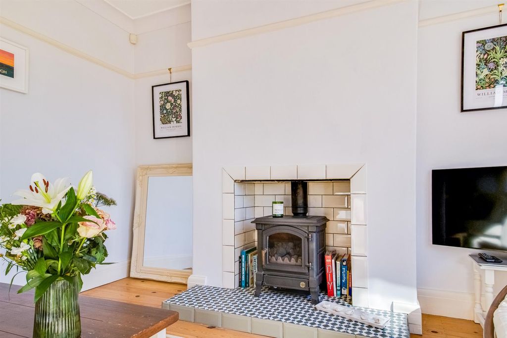 Property photo 3 of 16