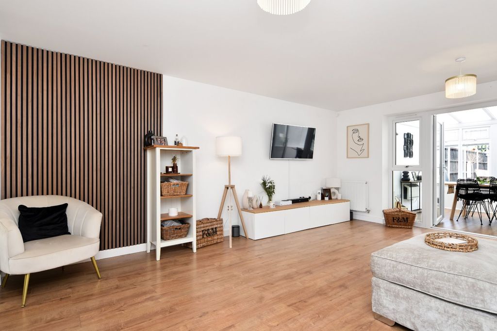 Property photo 2 of 40 Picture No. 34