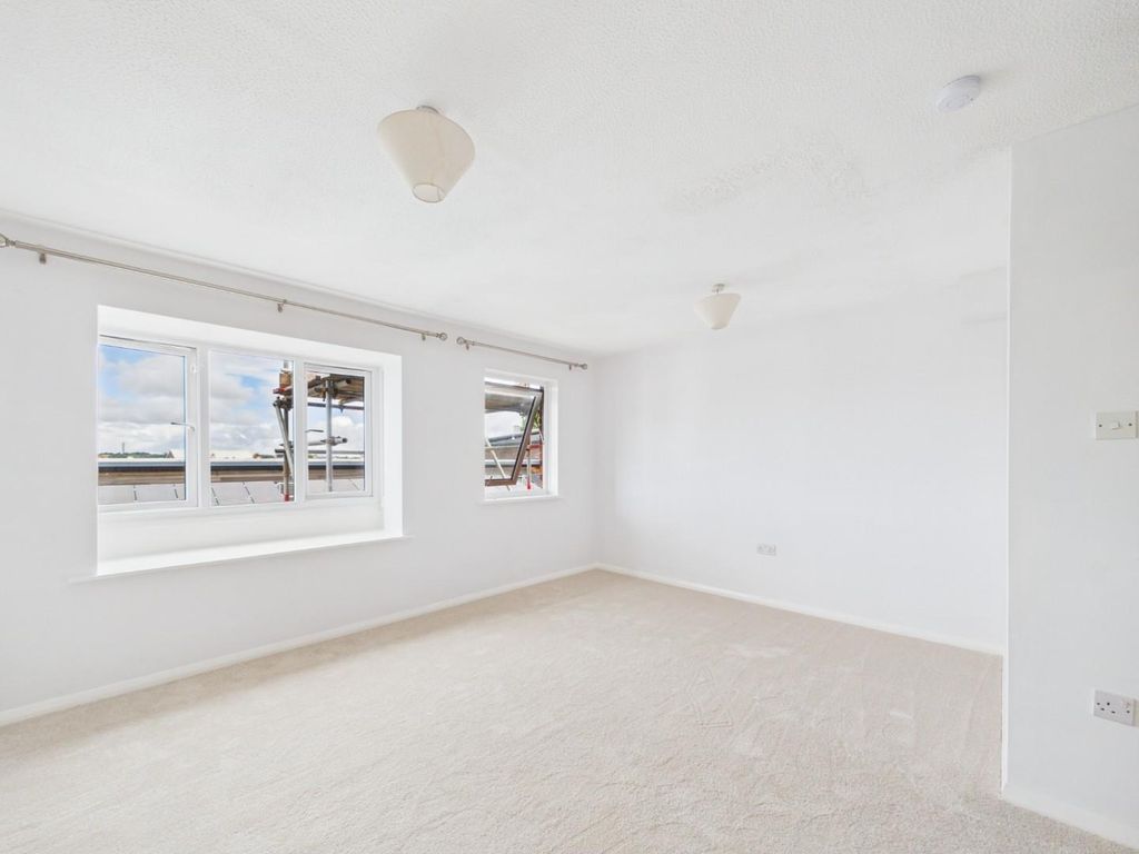 Property photo 3 of 13 Cam01576G0-Pr0375-Still002.Jpg