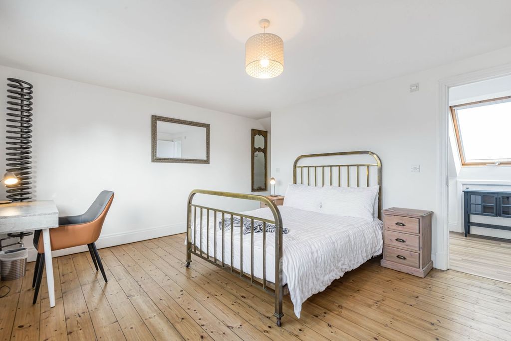 Property photo 1 of 26 Bedroom