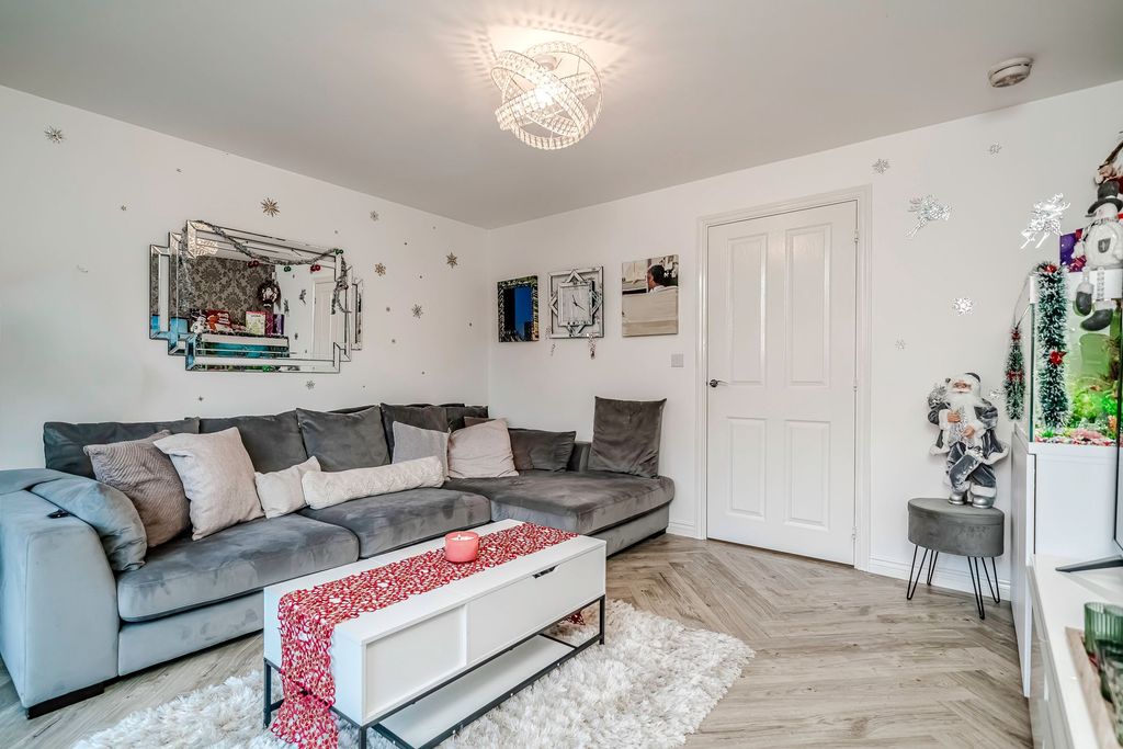 Property photo 2 of 34