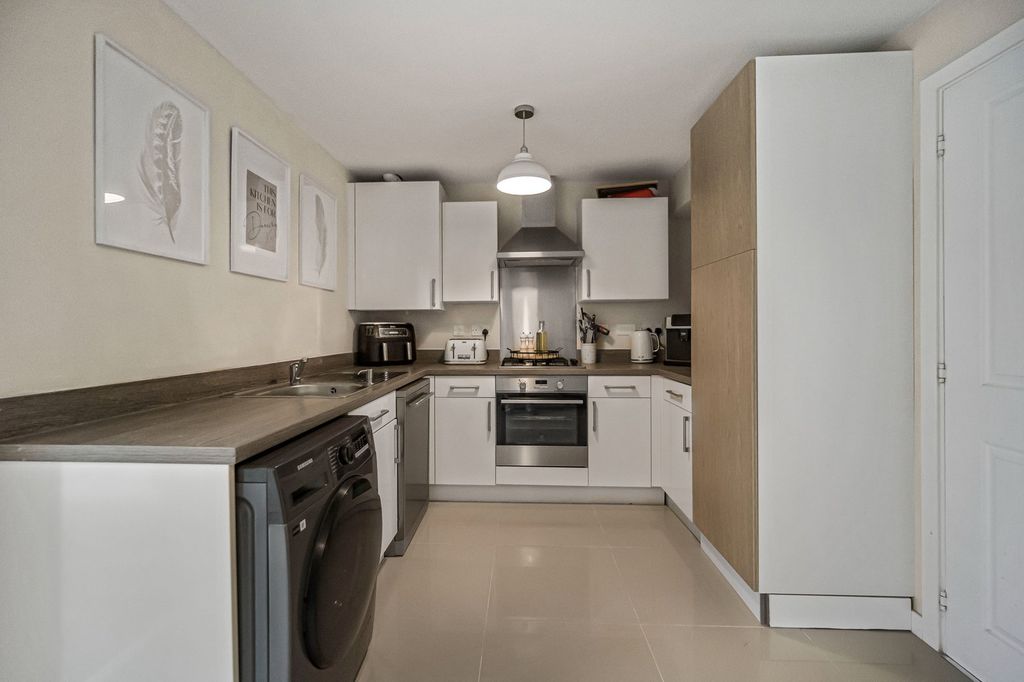 Property photo 2 of 27