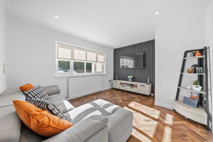 Property photo 2 of 28