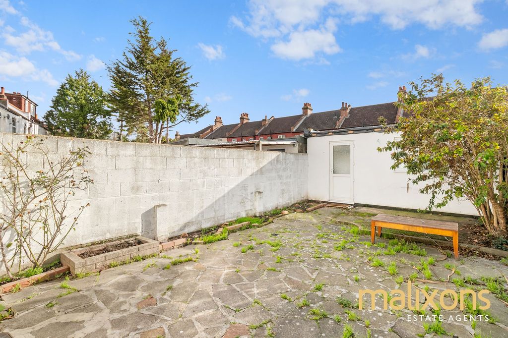 Property photo 2 of 9