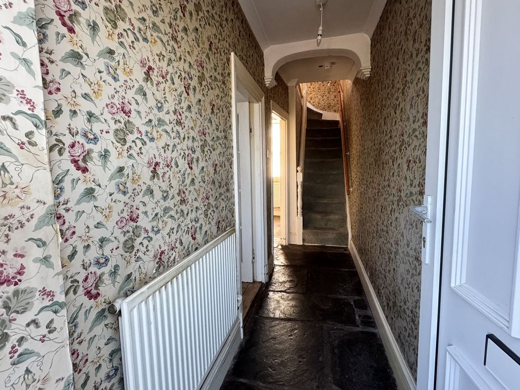 Property photo 2 of 19 Hallway