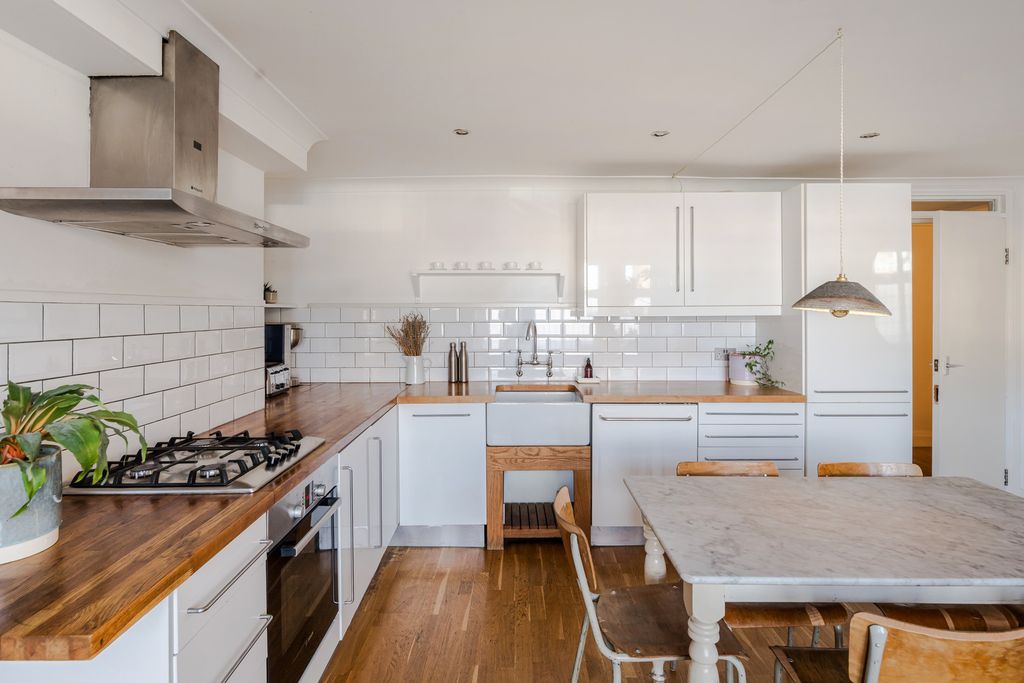 Property photo 3 of 22 332408 - 291G Clapham Road-10.Jpeg