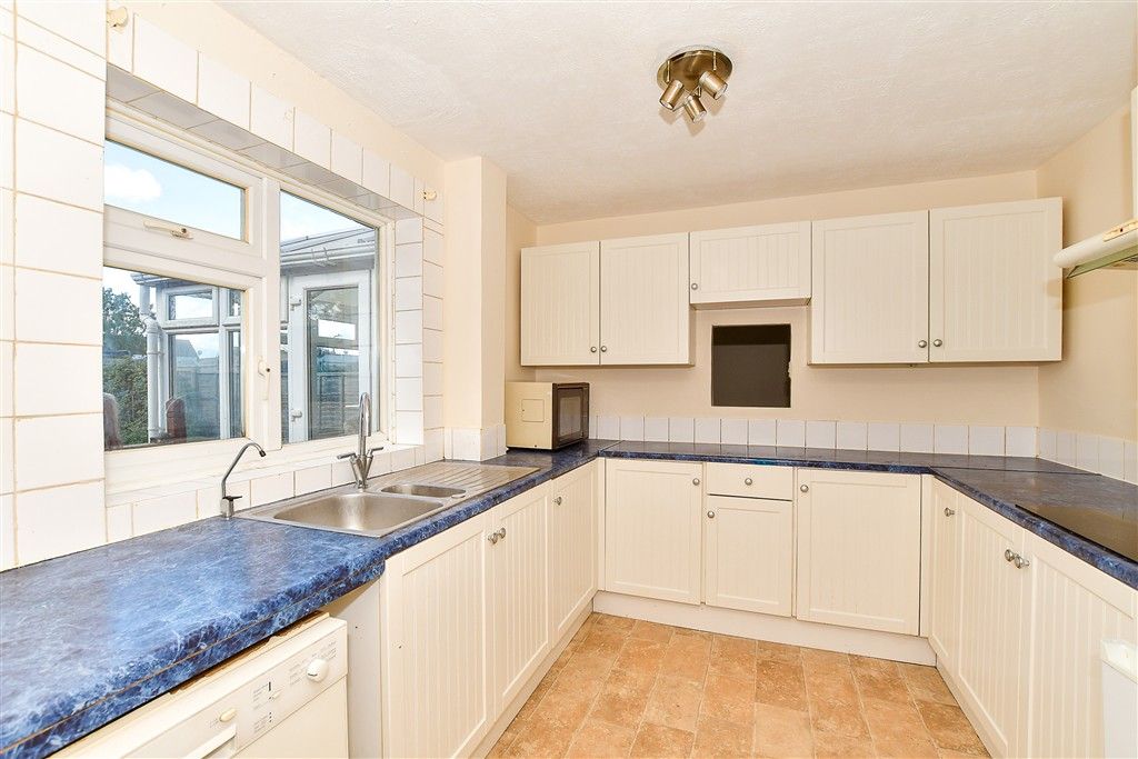 Property photo 3 of 19 Kitchen