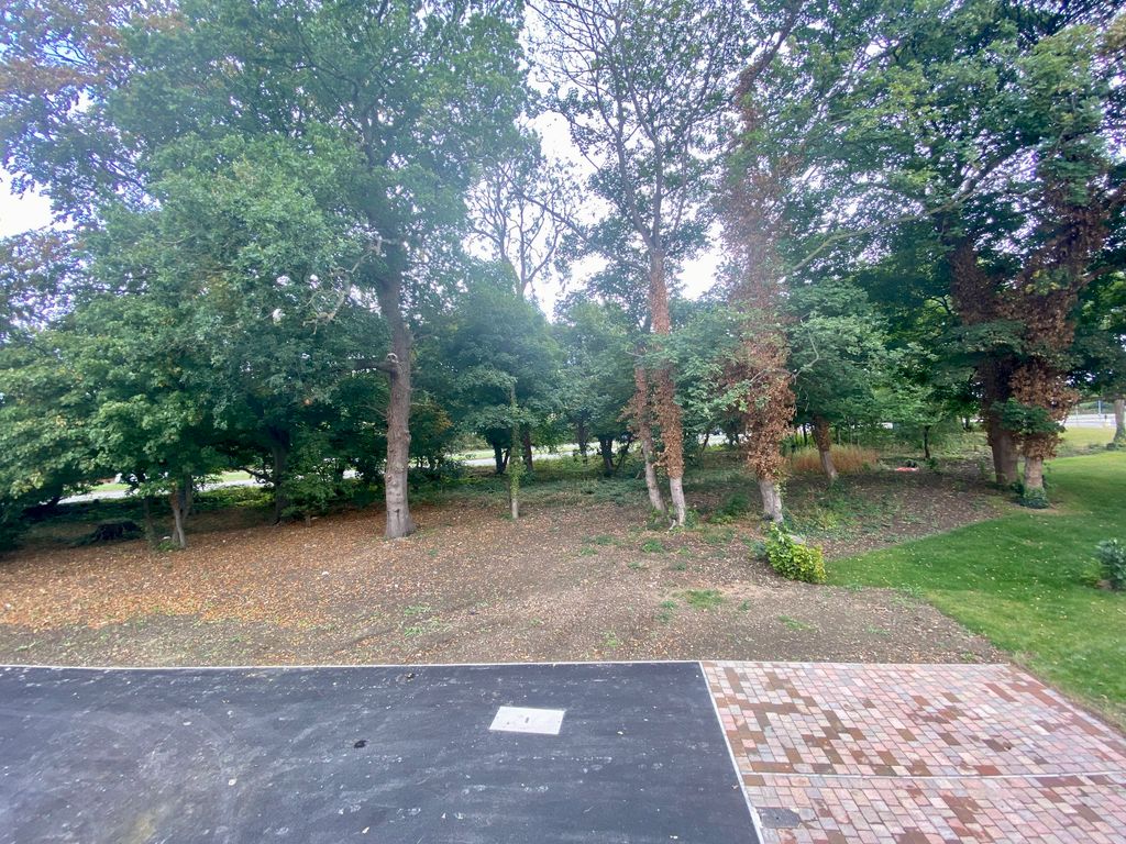 Property photo 3 of 9