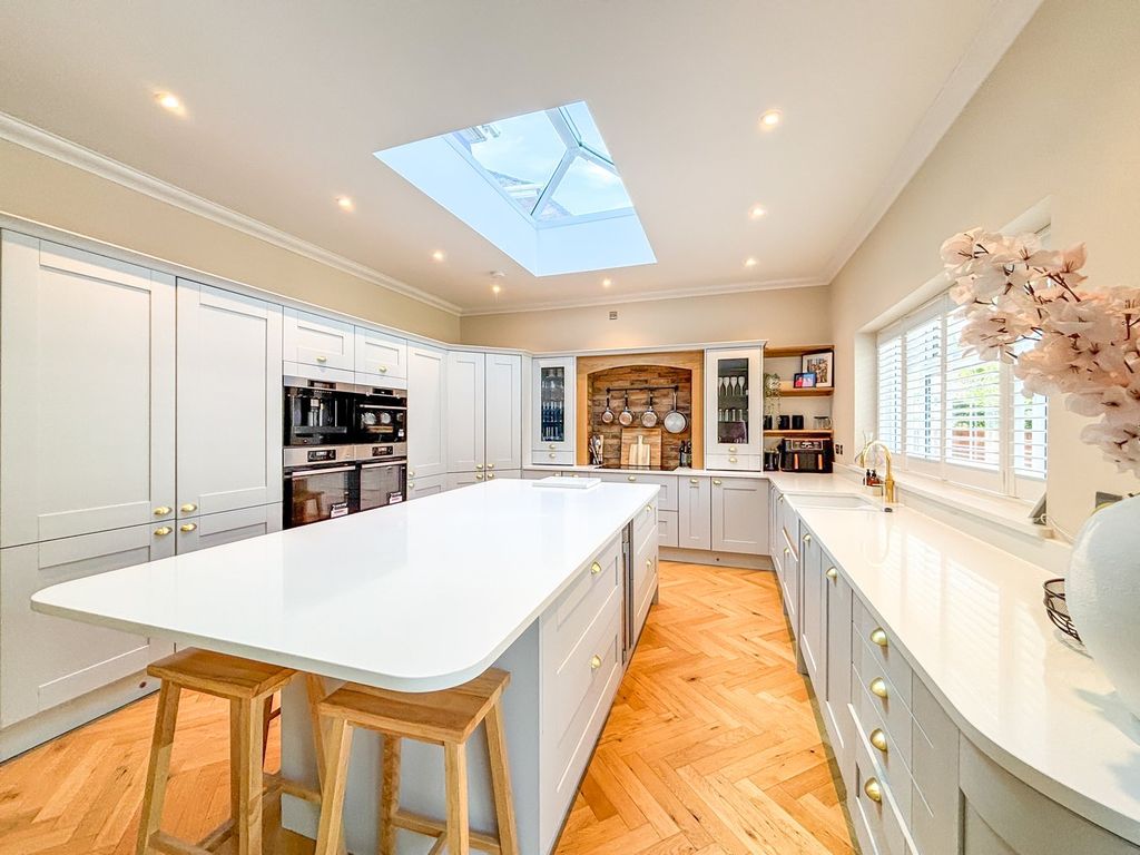 Property photo 2 of 32